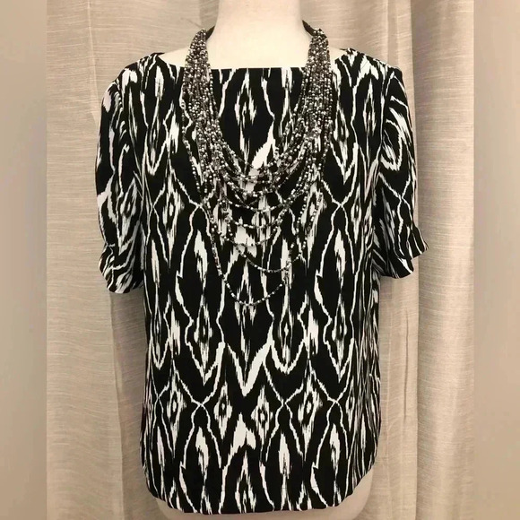 CHICO’S Black Label Abstract Print Blouse Size: 2 - Picture 2 of 9